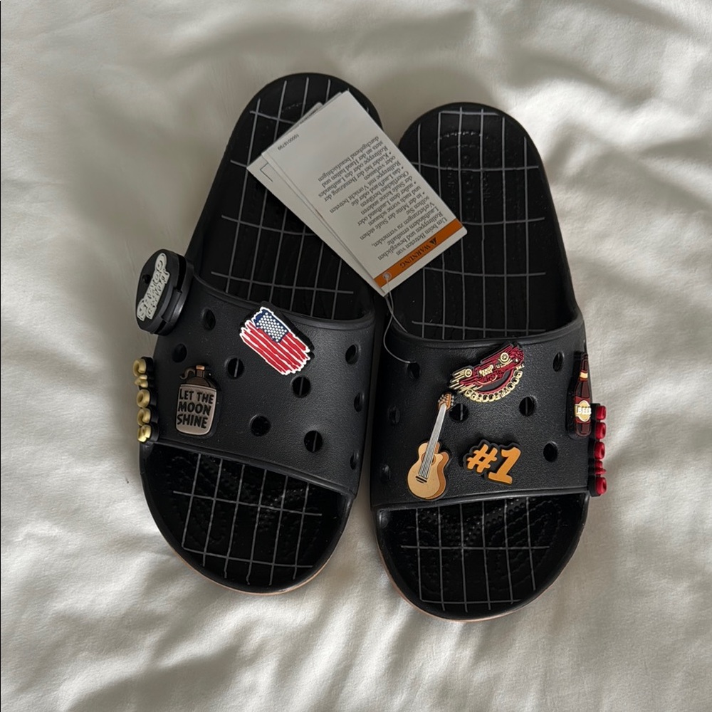 NWT Luke Combs Crocs